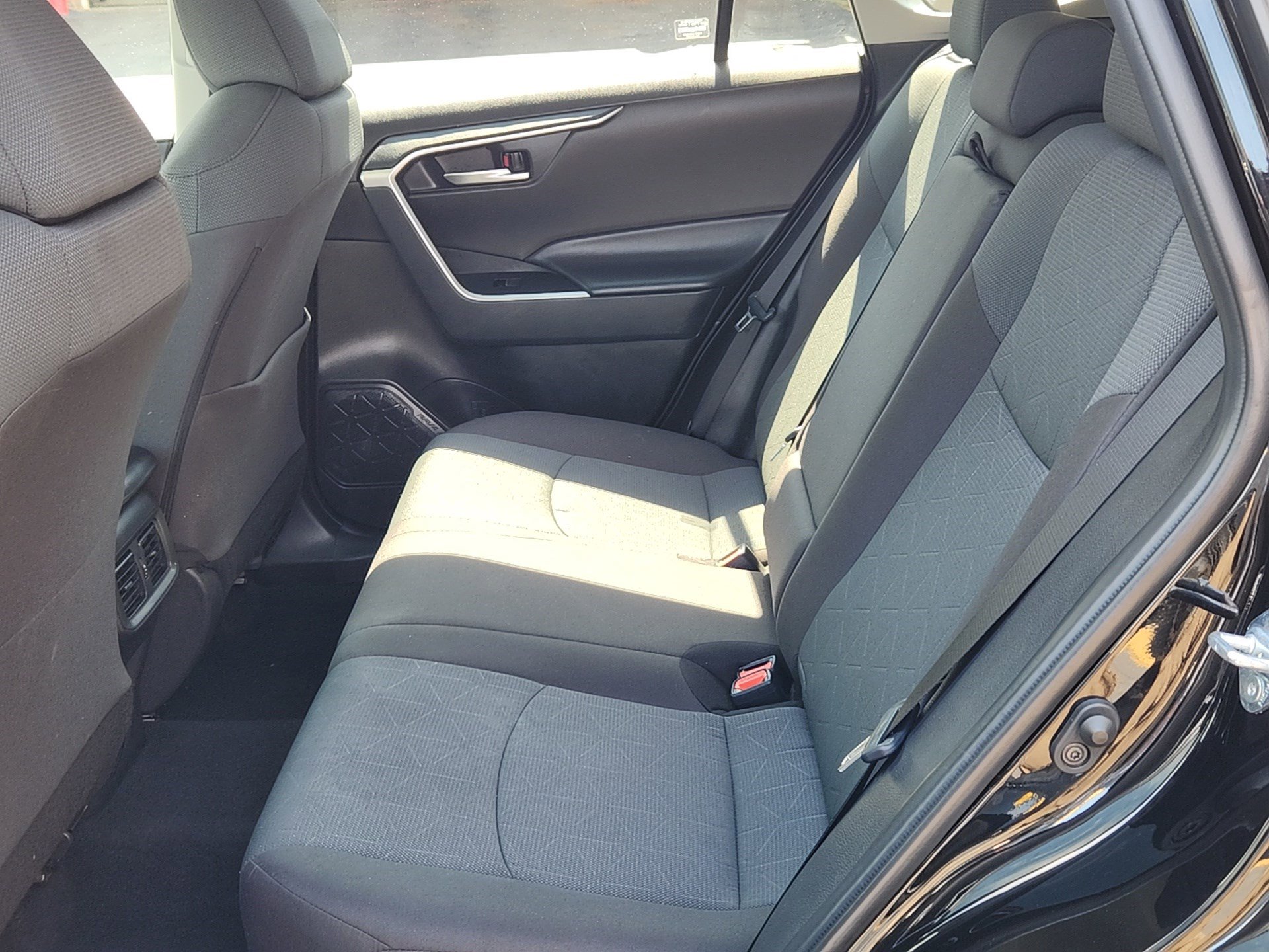 2025 Toyota RAV4 XLE photo 21