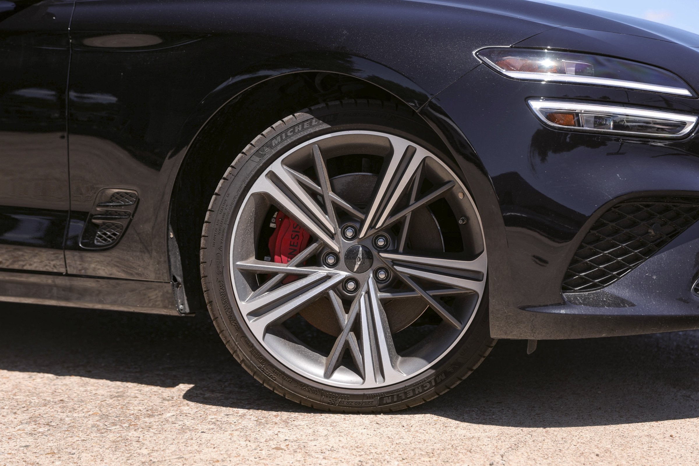 2025 Genesis G70 3.3T Sport Advanced photo 2