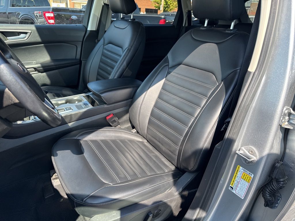 2022 Ford Edge SEL photo 10