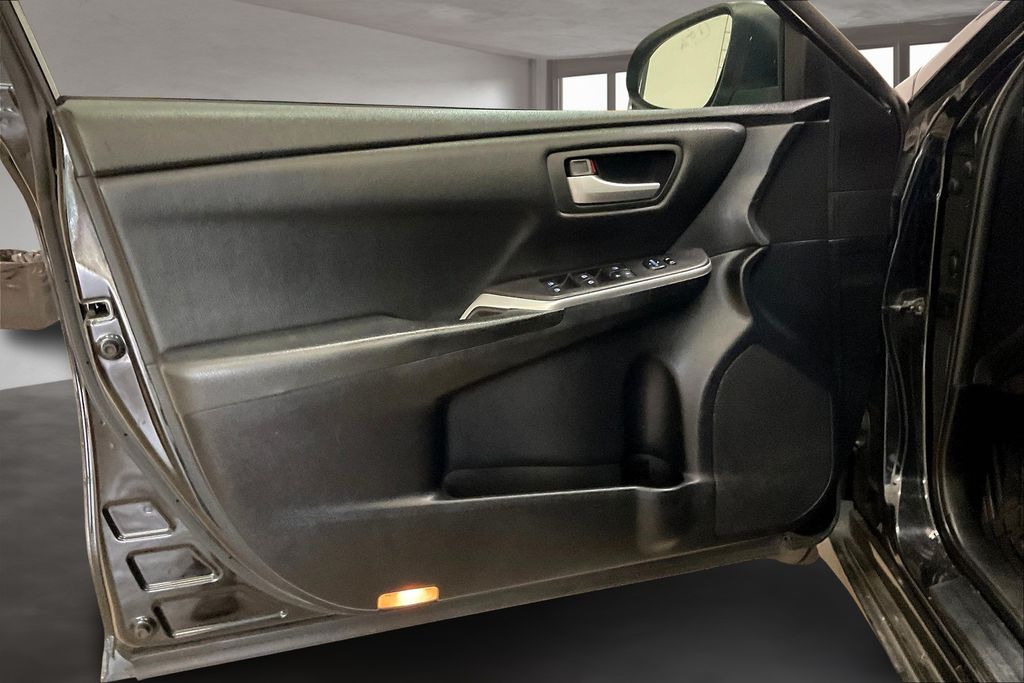 2015 Toyota Camry XLE photo 15