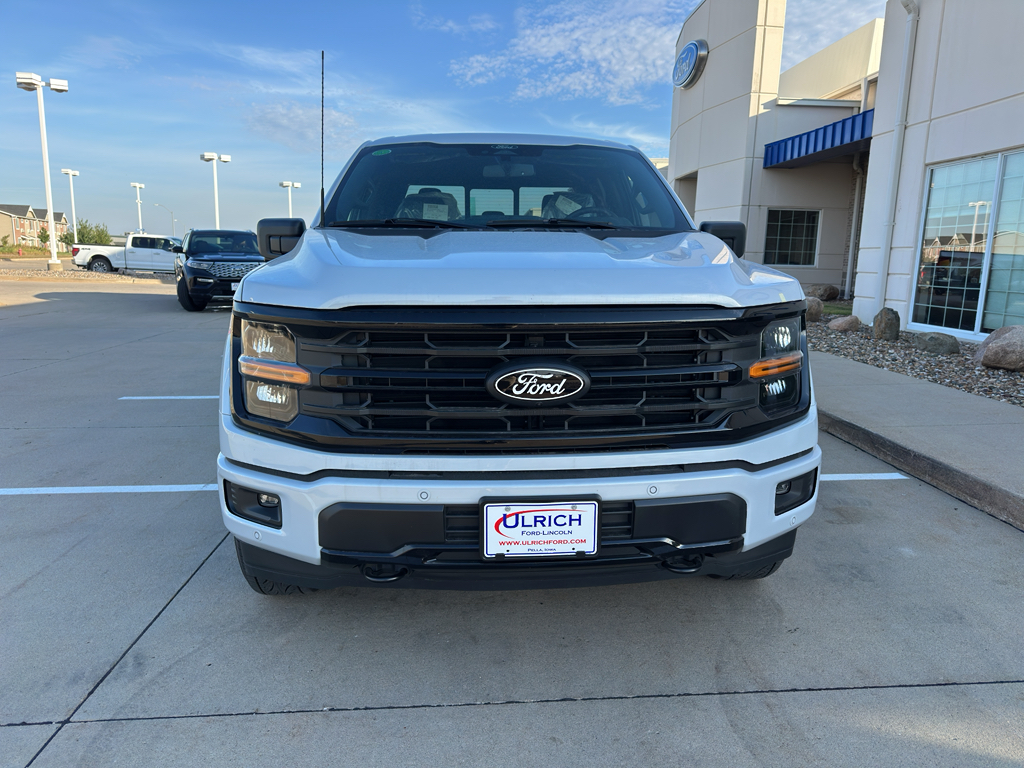2025 Ford F-150 XLT photo 2