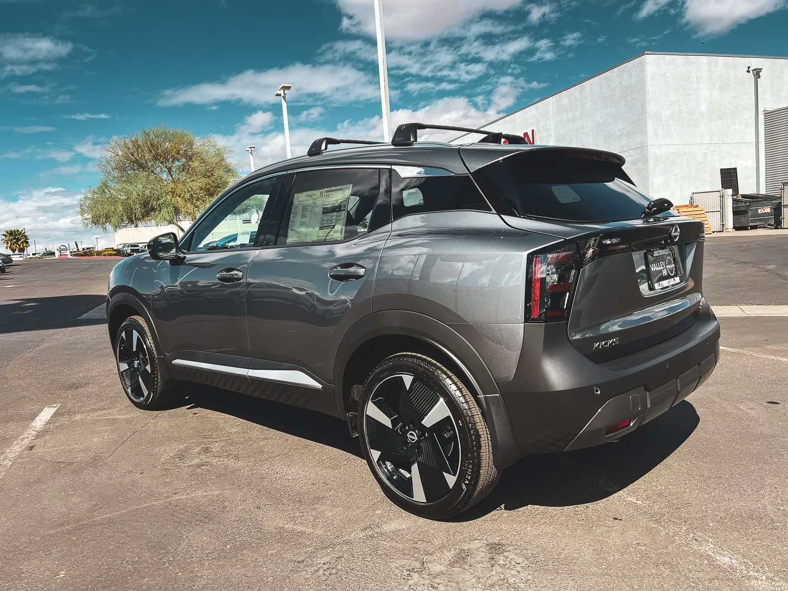 2026 Nissan Kicks SR photo 5