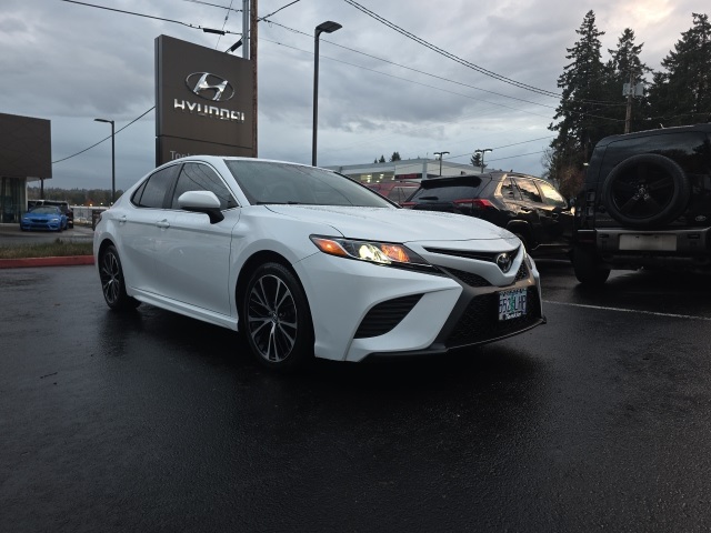 2019 Toyota Camry L photo 2