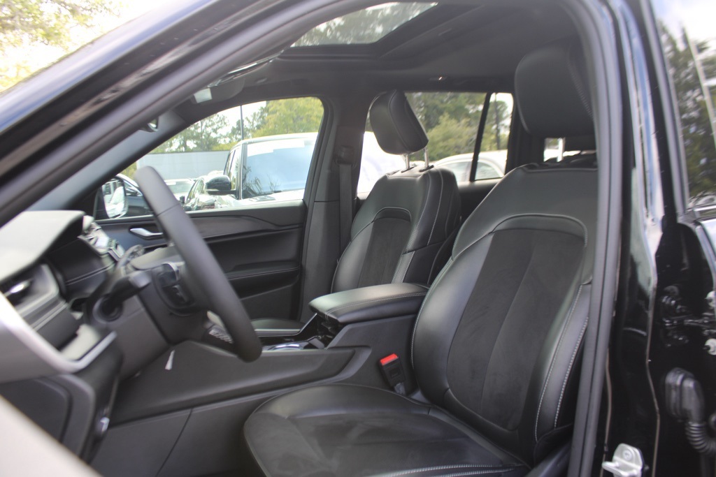 2023 Jeep Grand Cherokee Altitude photo 3