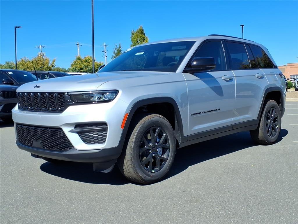 2025 Jeep Grand Cherokee Altitude's photo