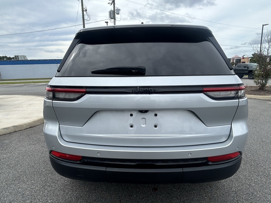 2023 Jeep Grand Cherokee Altitude photo 4