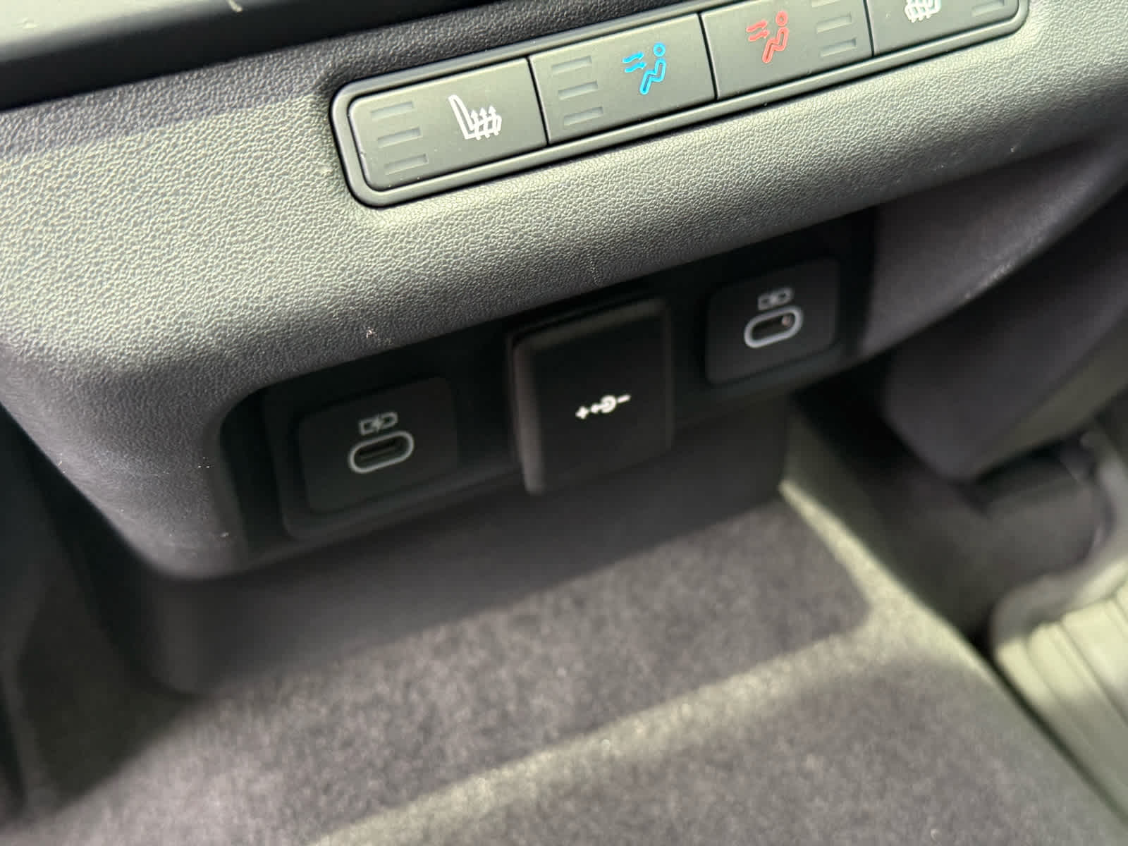 2024 Land Rover Range Rover Evoque Dynamic SE photo 28