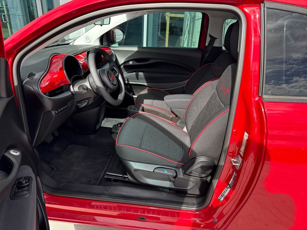 2024 Fiat 500e Red photo 9