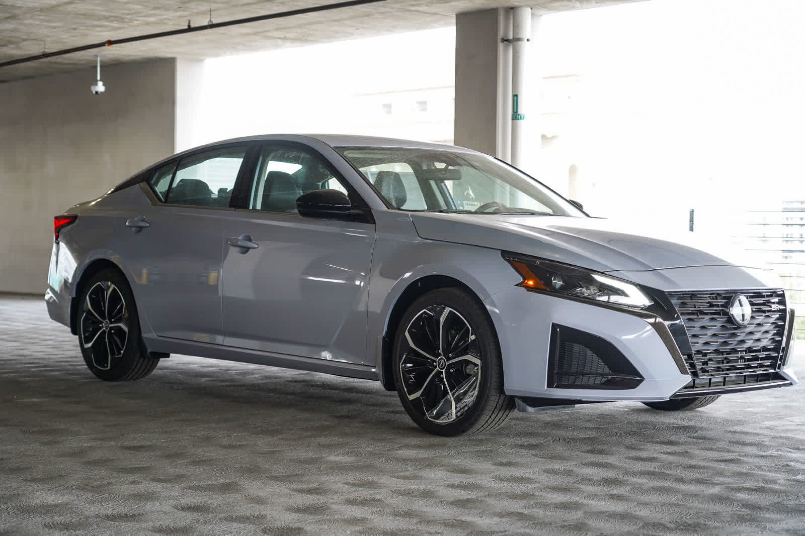 2025 Nissan Altima SR photo 3