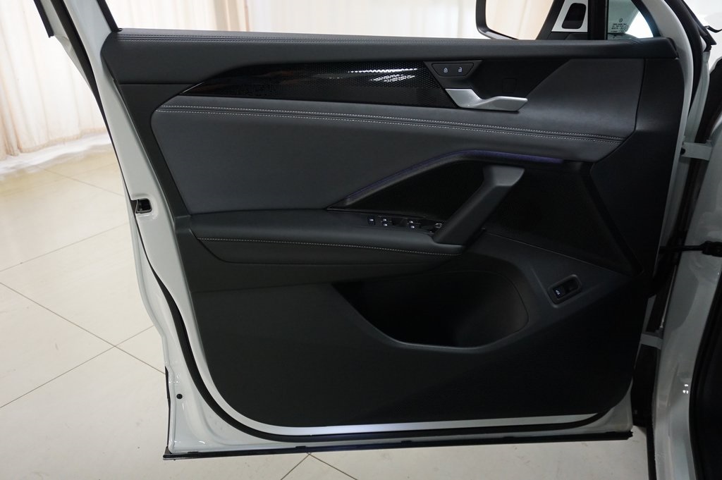 2025 Volkswagen Tiguan SE photo 21