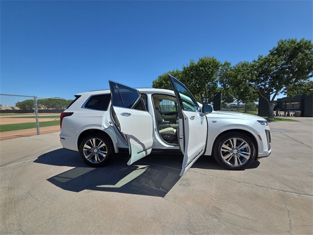 2024 Cadillac XT6 Premium Luxury photo 2