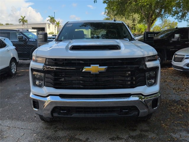 2025 Chevrolet Silverado 2500HD photo 2