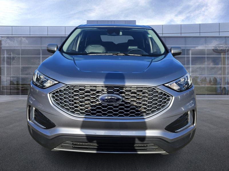 2023 Ford Edge SEL photo 2