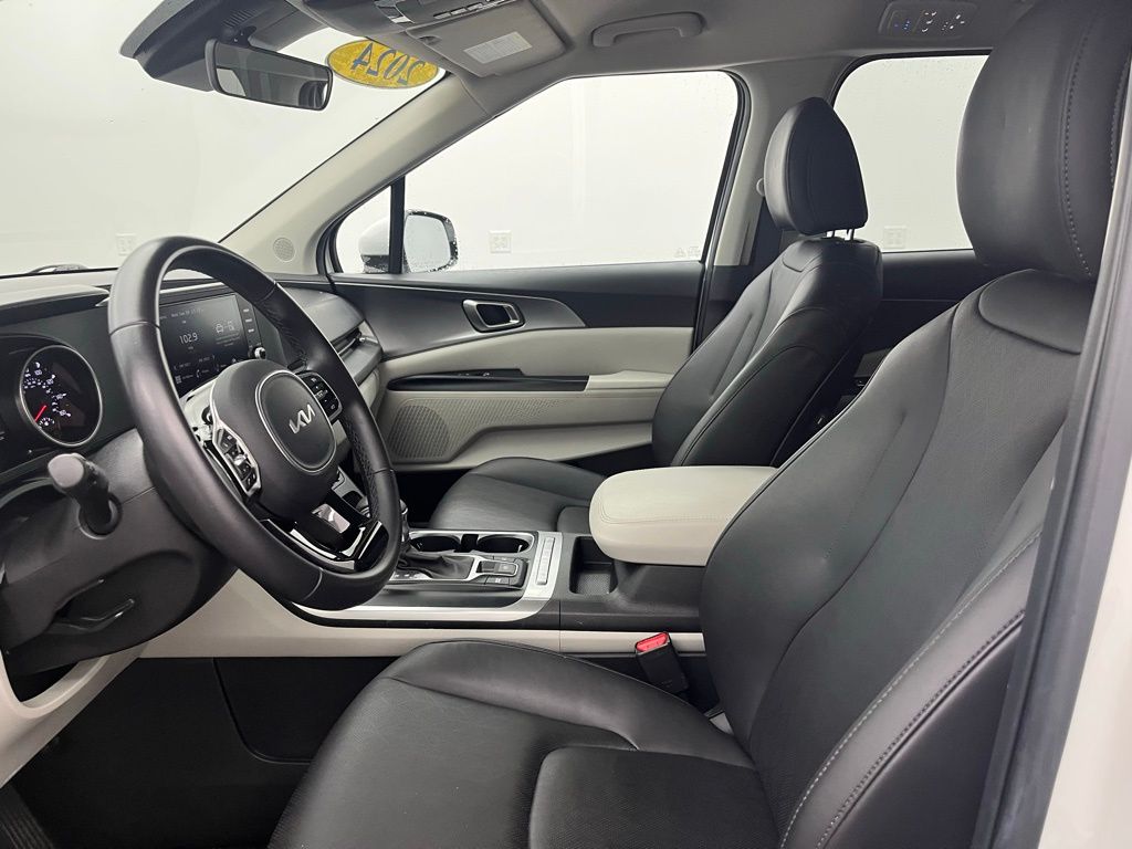 2024 Kia Carnival LX photo 26