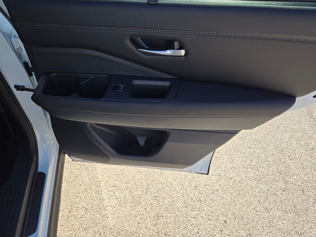 2025 Nissan Pathfinder Platinum photo 7