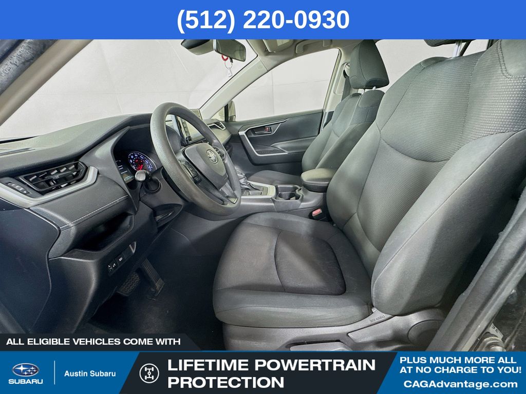 2019 Toyota RAV4 LE photo 18