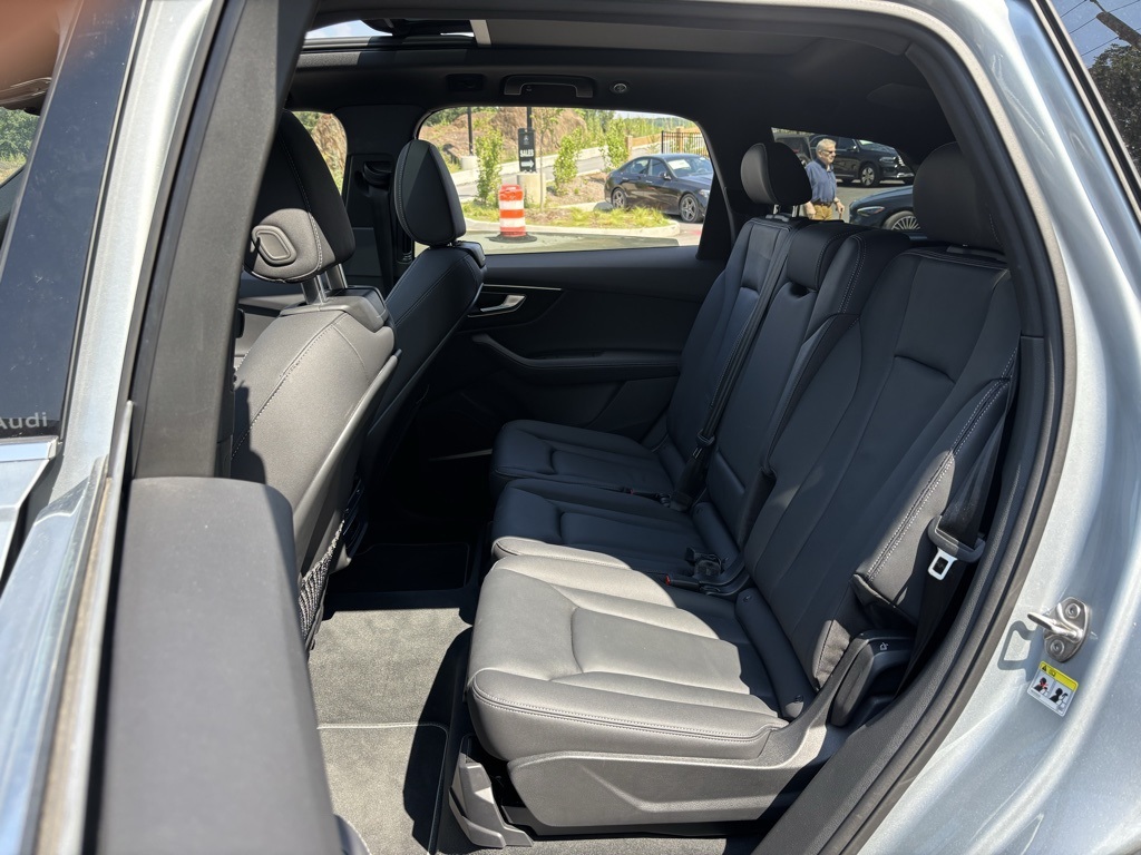 2025 Audi Q7 55 Premium Plus photo 12