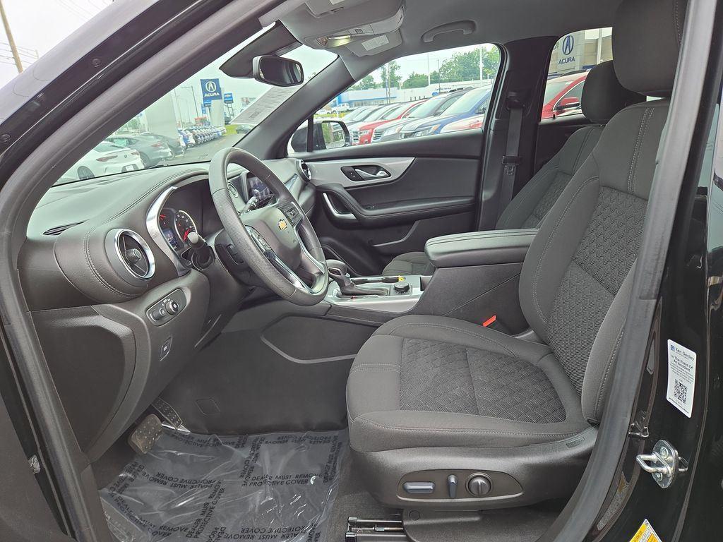 2022 Chevrolet Blazer 2LT photo 2