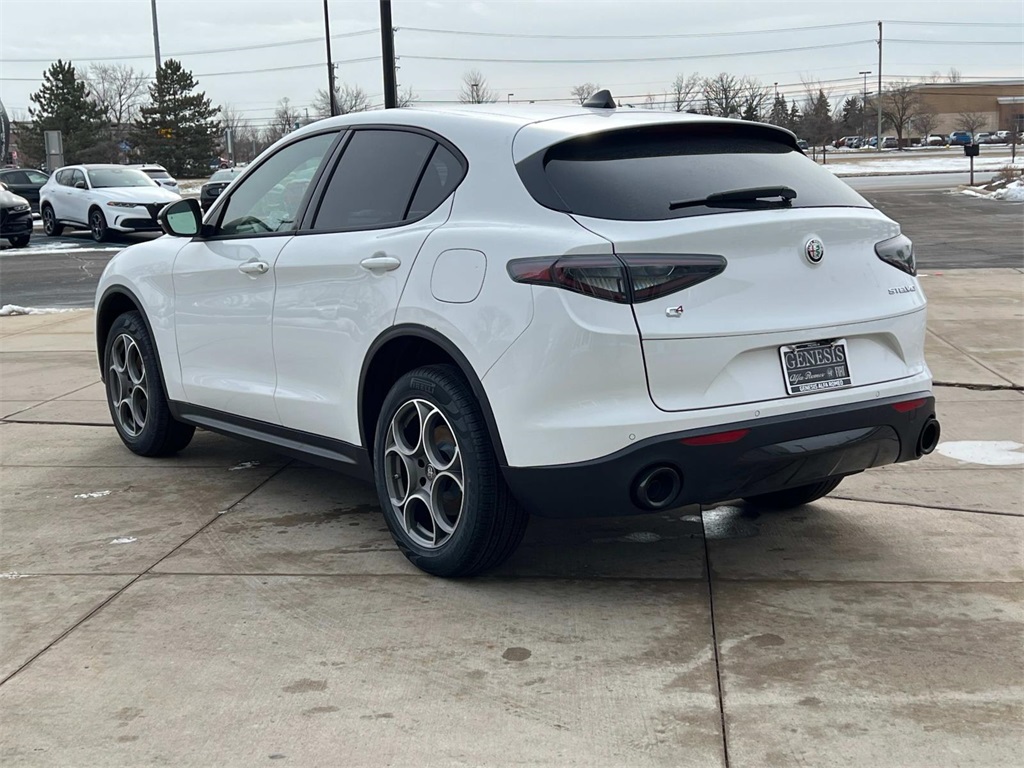 2025 Alfa Romeo Stelvio Sprint photo 6