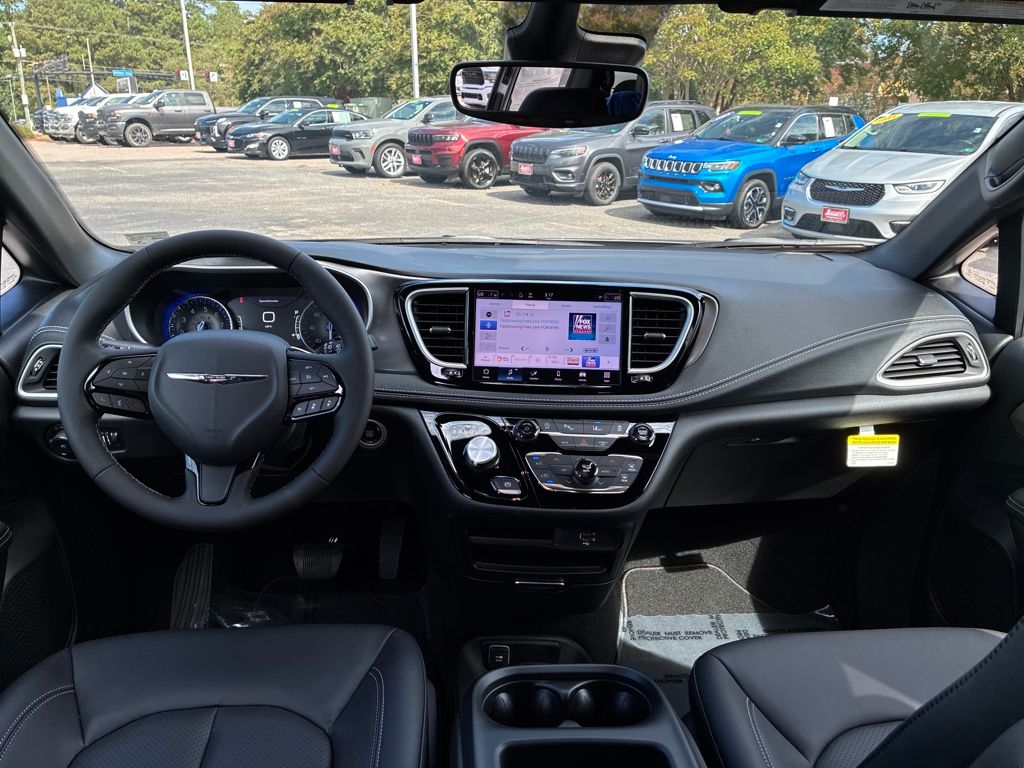 2026 Chrysler Pacifica photo 11