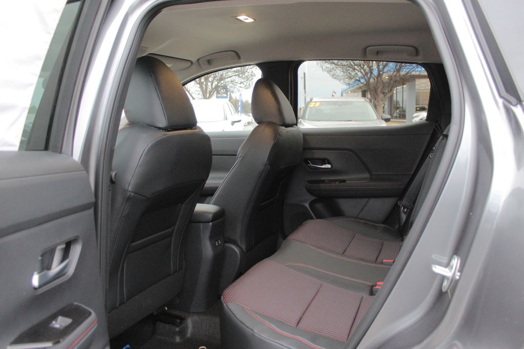 2025 Nissan Kicks SR photo 11