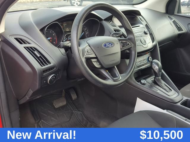 2017 Ford Focus SE photo 2