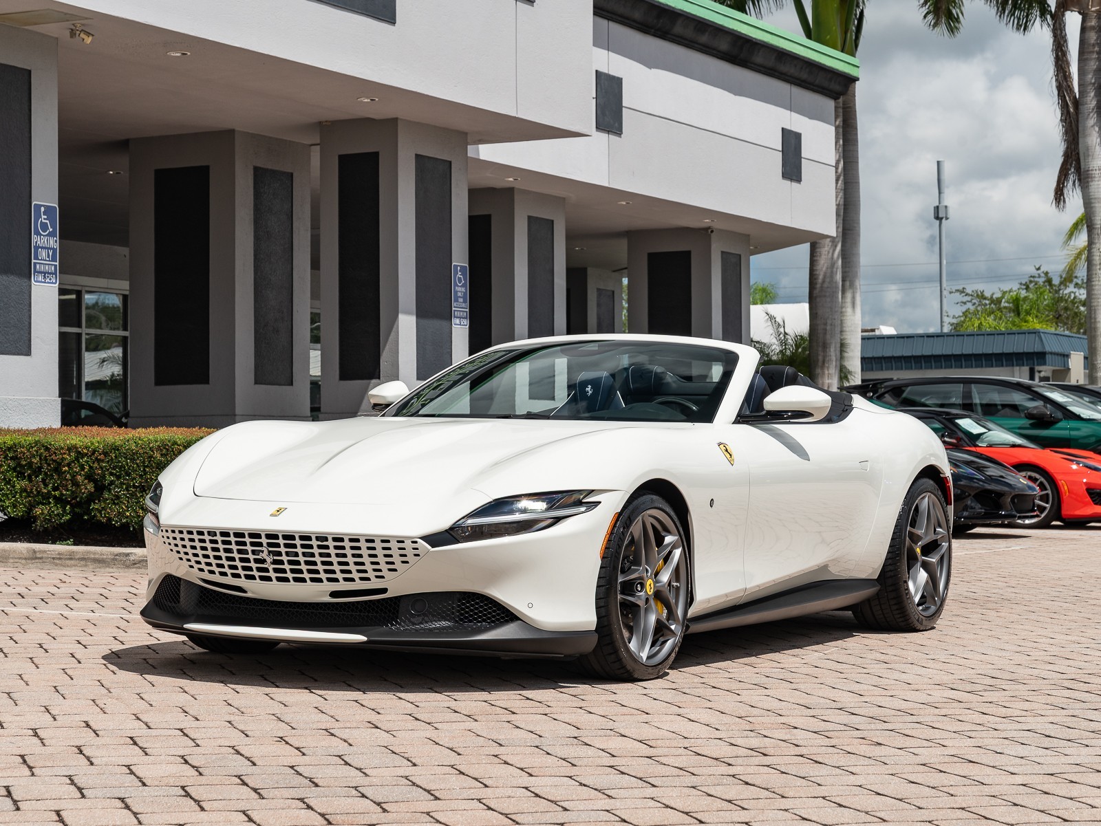 2024 Ferrari Roma Spider photo 32