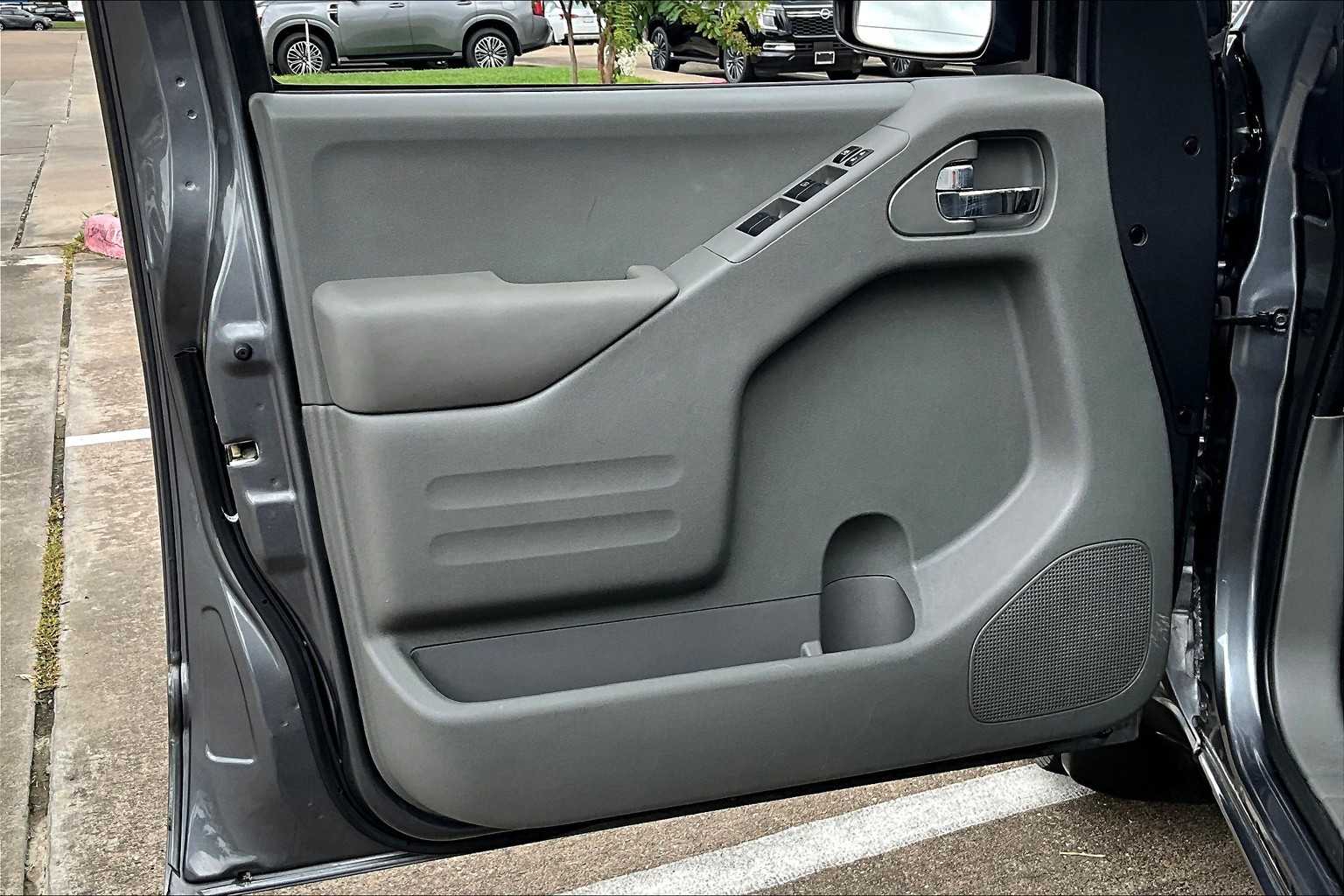 2020 Nissan Frontier SV Crew Cab photo 18