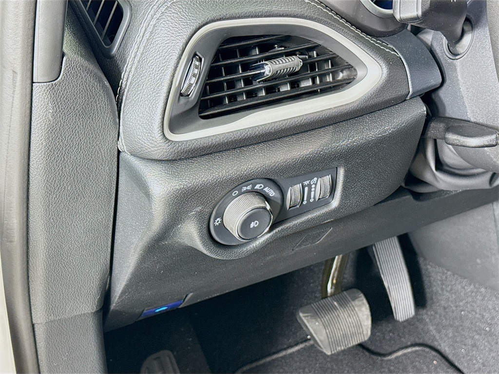 2026 Chrysler Pacifica photo 5