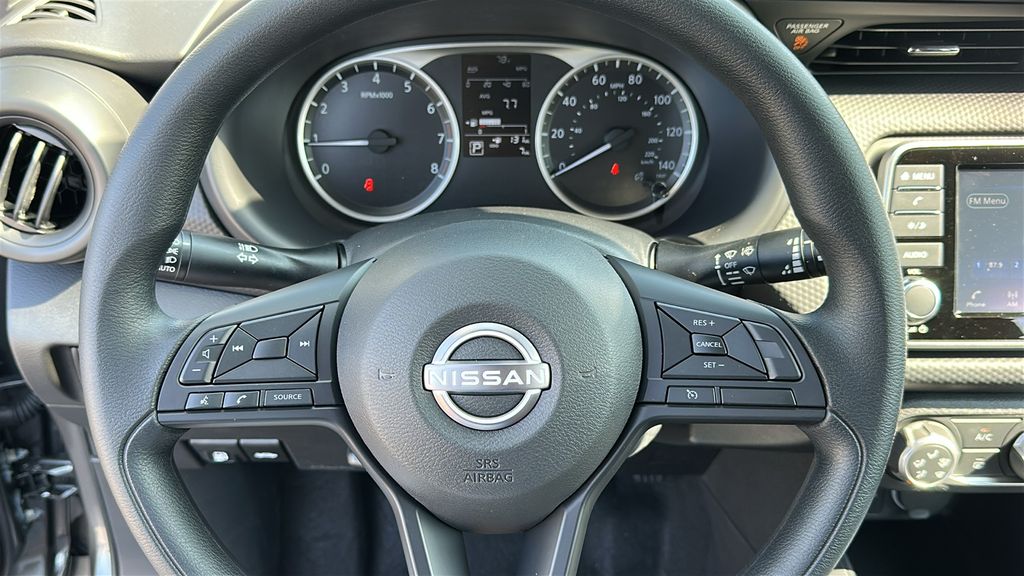 2025 Nissan Kicks Play S photo 12