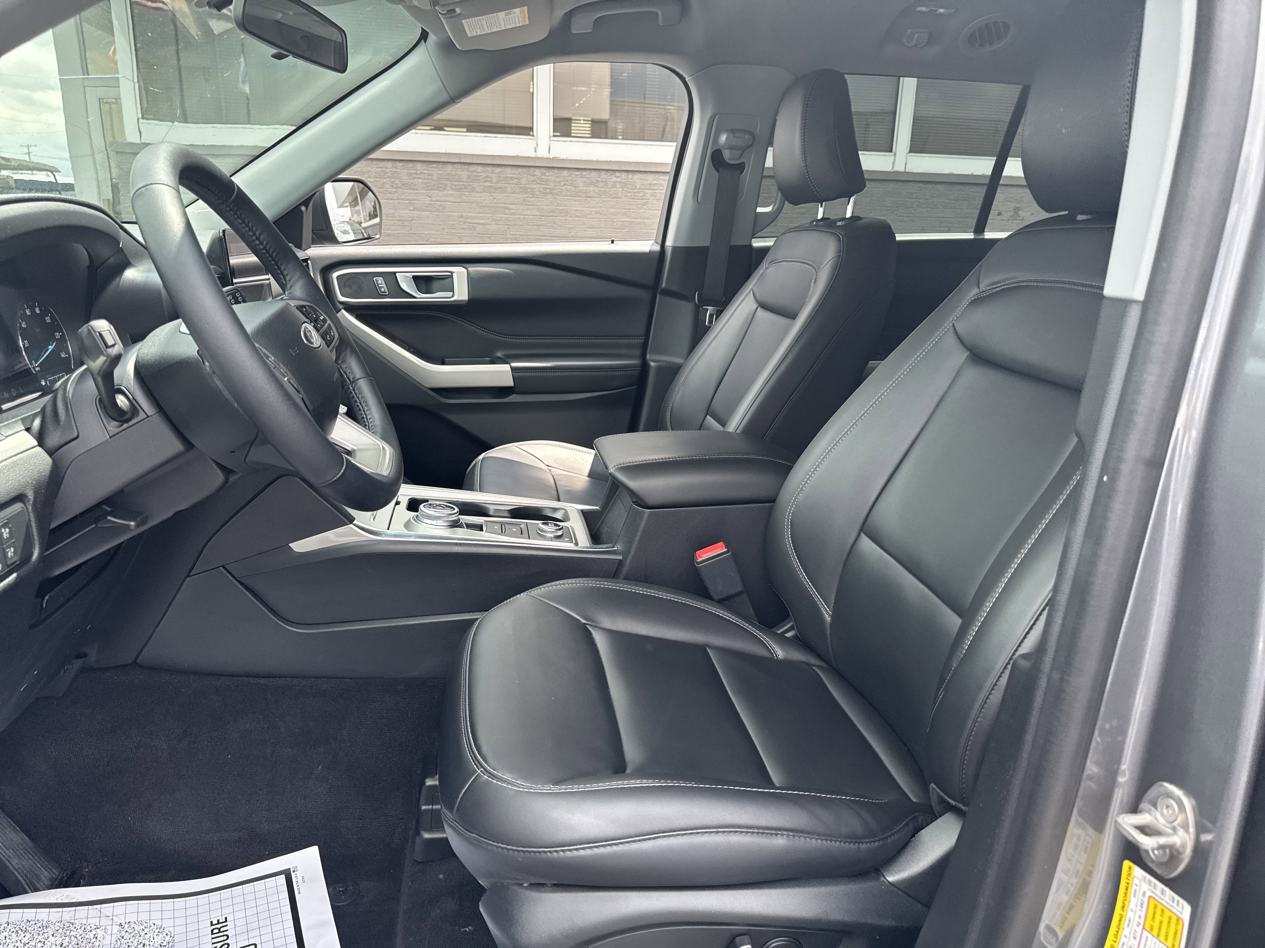 2022 Ford Explorer XLT photo 7