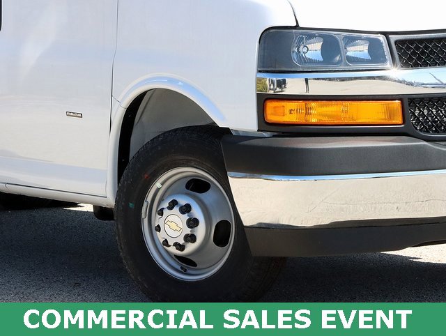 2024 Chevrolet Express Cutaway Base photo 2