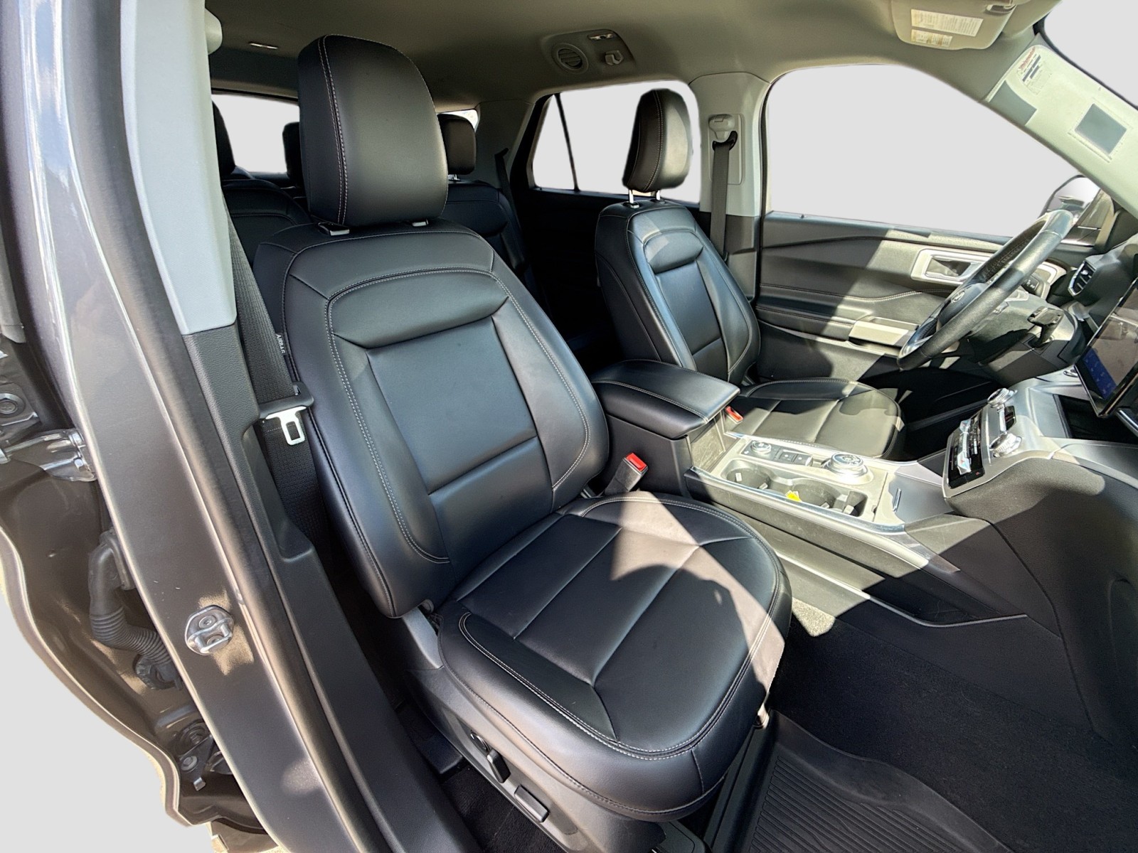 2022 Ford Explorer XLT photo 27