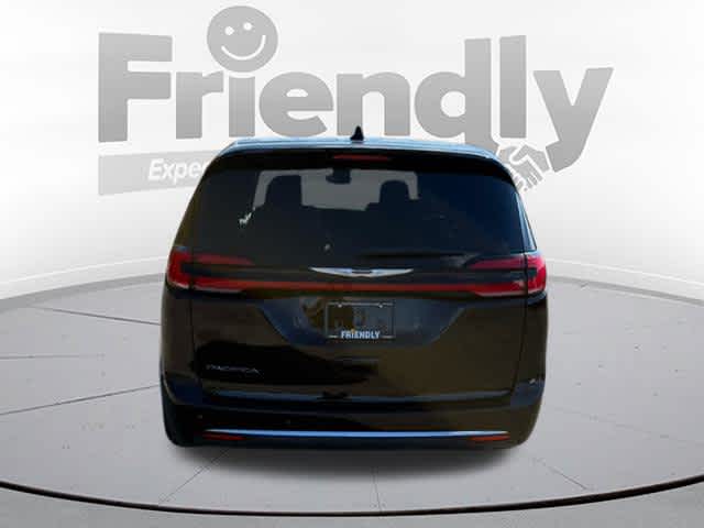 2025 Chrysler Pacifica photo 3