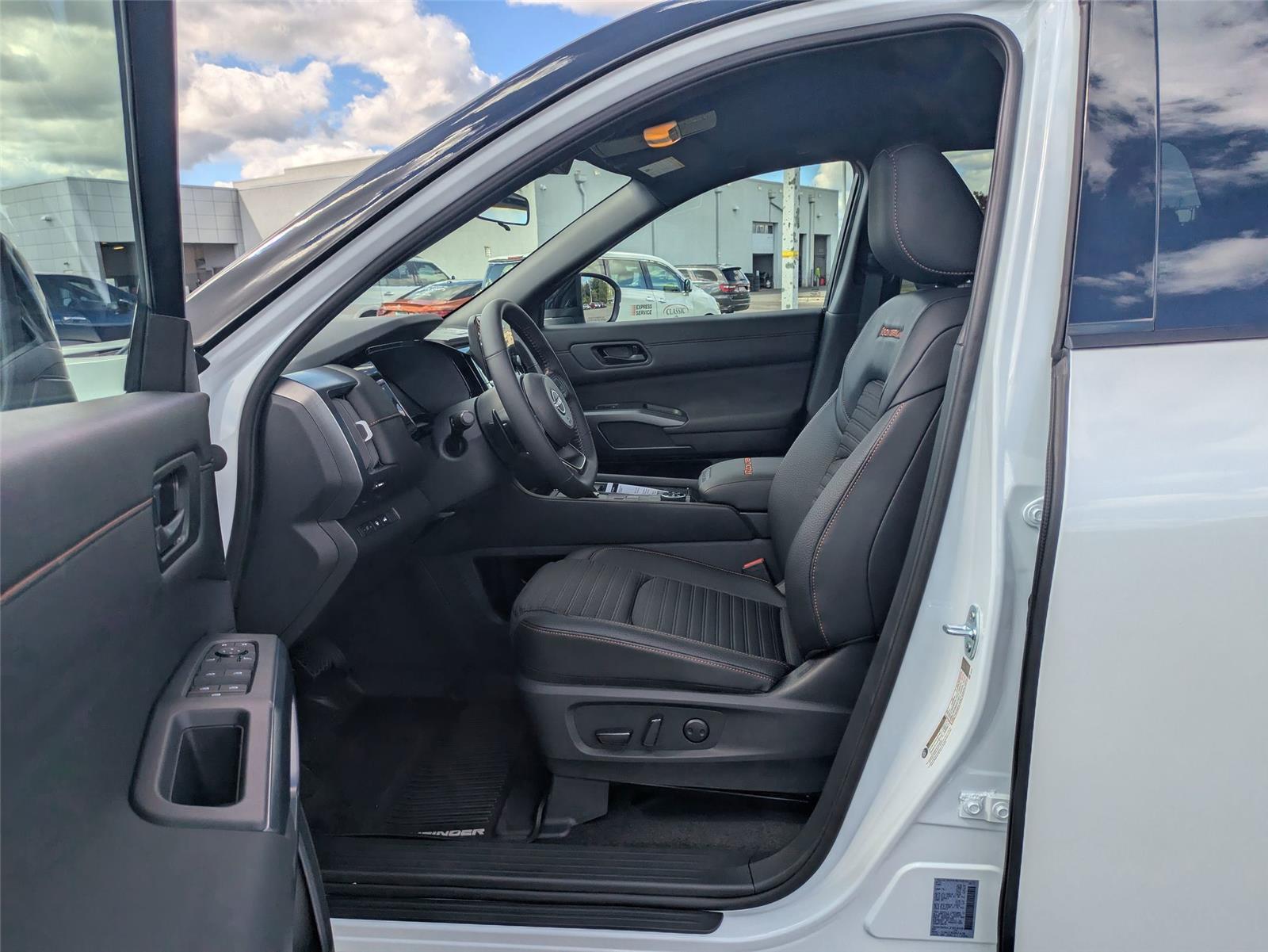 2025 Nissan Pathfinder Rock Creek photo 12
