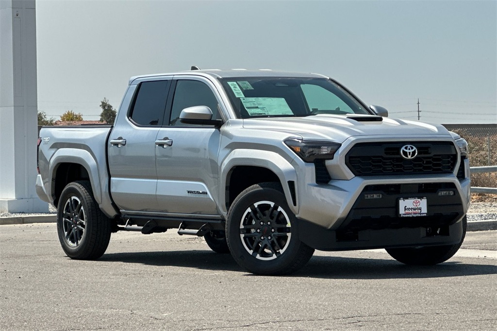 2025 Toyota Tacoma TRD Sport 4x4 Double Cab photo 2