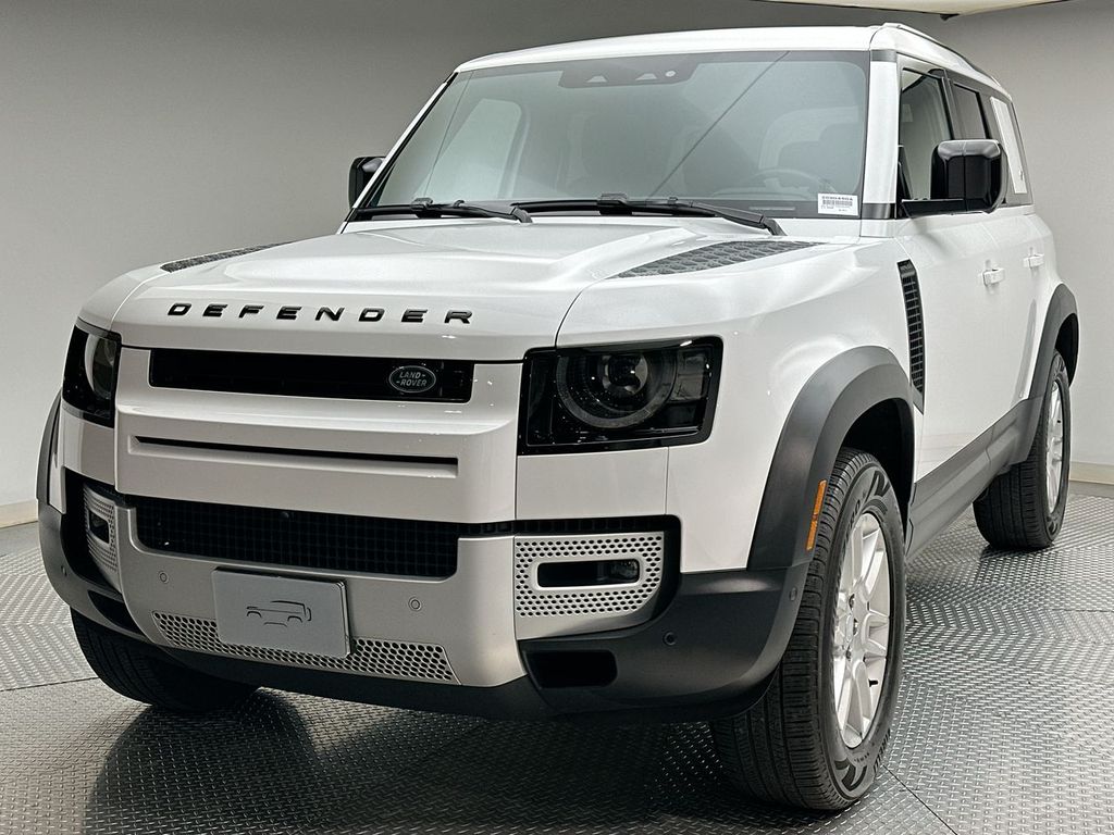 2022 Land Rover Defender S's photo