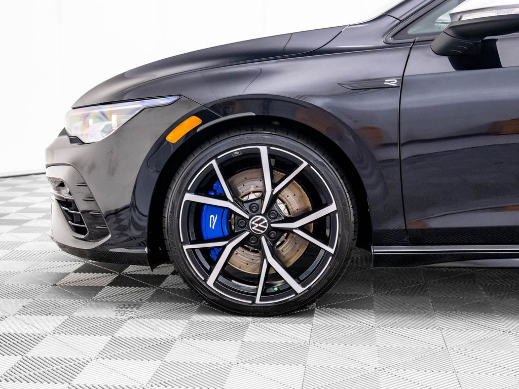 2024 Volkswagen Golf R photo 29