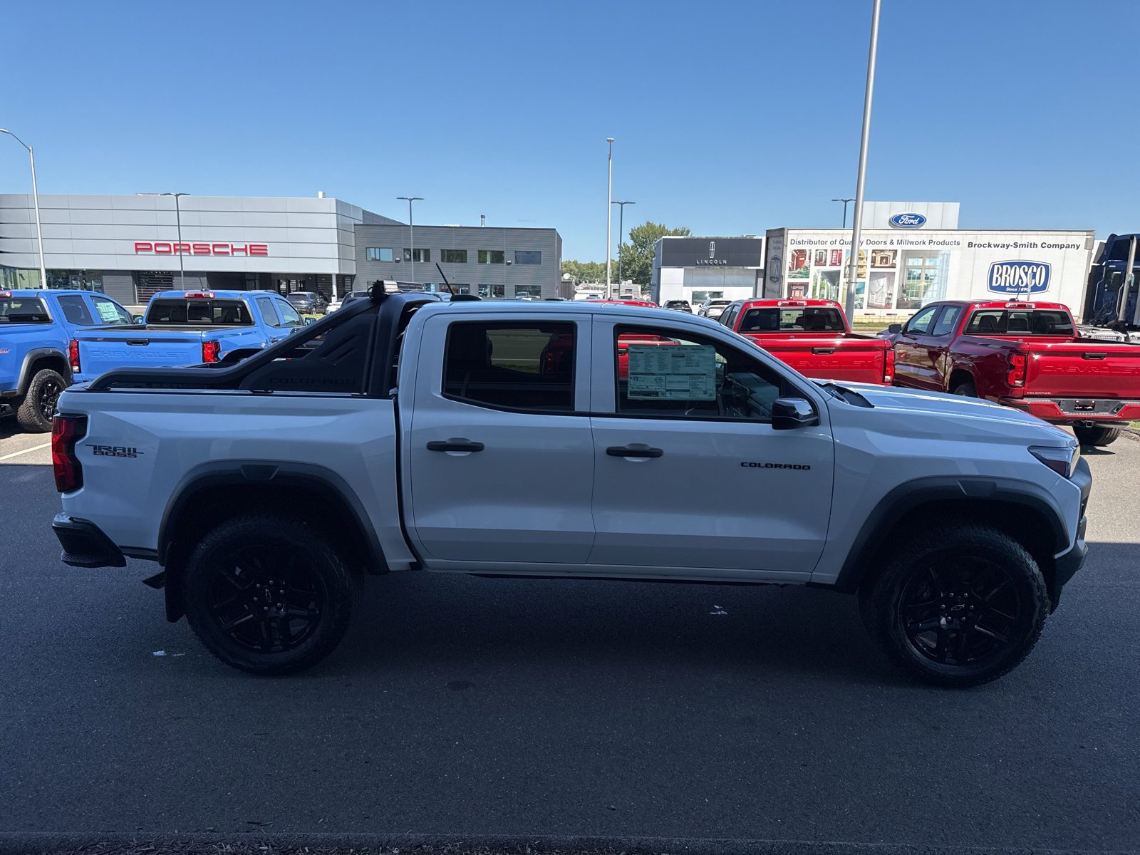 2025 Chevrolet Colorado Trail Boss photo 2