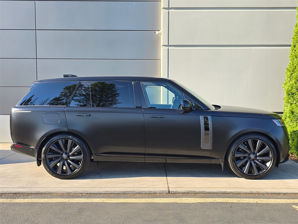 2025 Land Rover Range Rover SV photo 7