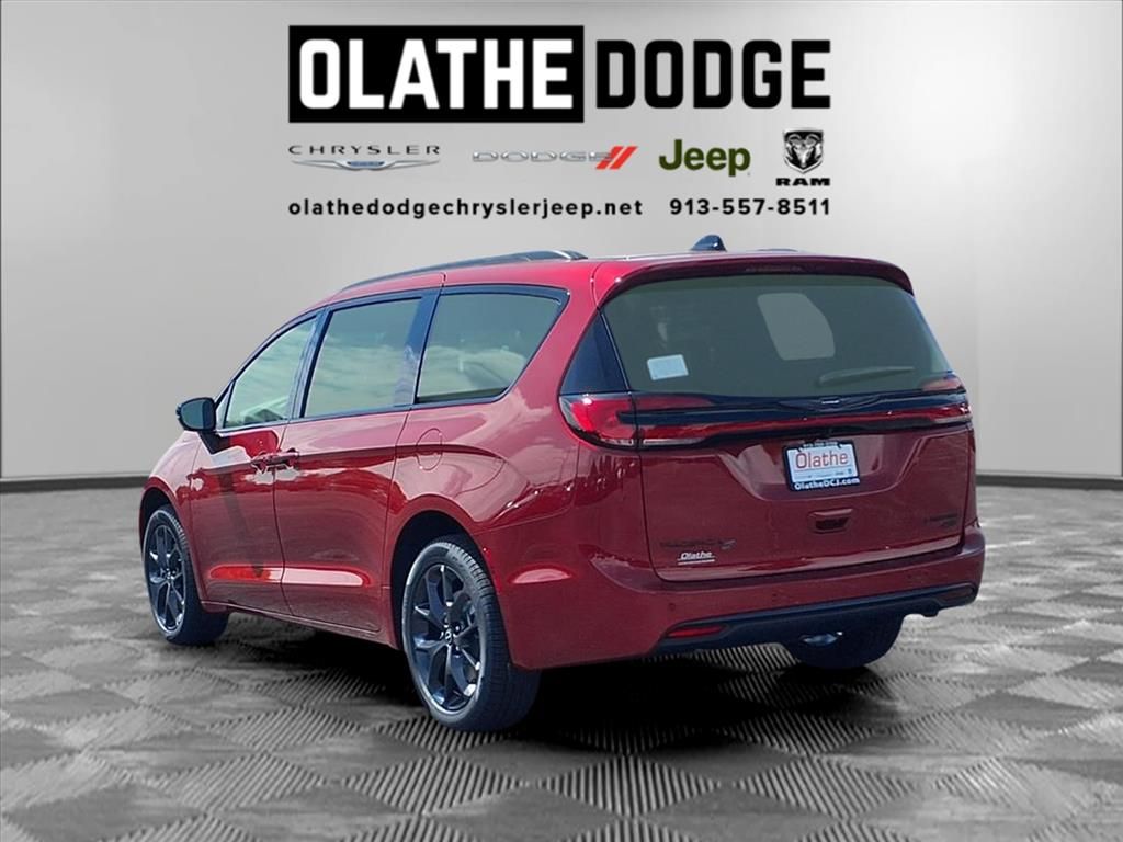 2026 Chrysler Pacifica Limited photo 3