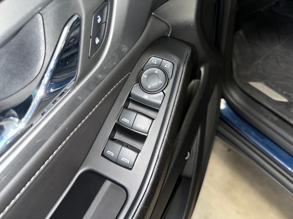 2023 Chevrolet Traverse Leather photo 2