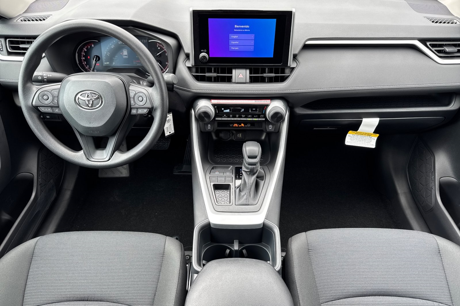 2025 Toyota RAV4 LE photo 4