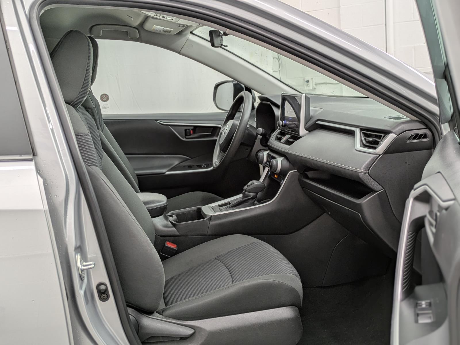 2024 Toyota RAV4 LE photo 16