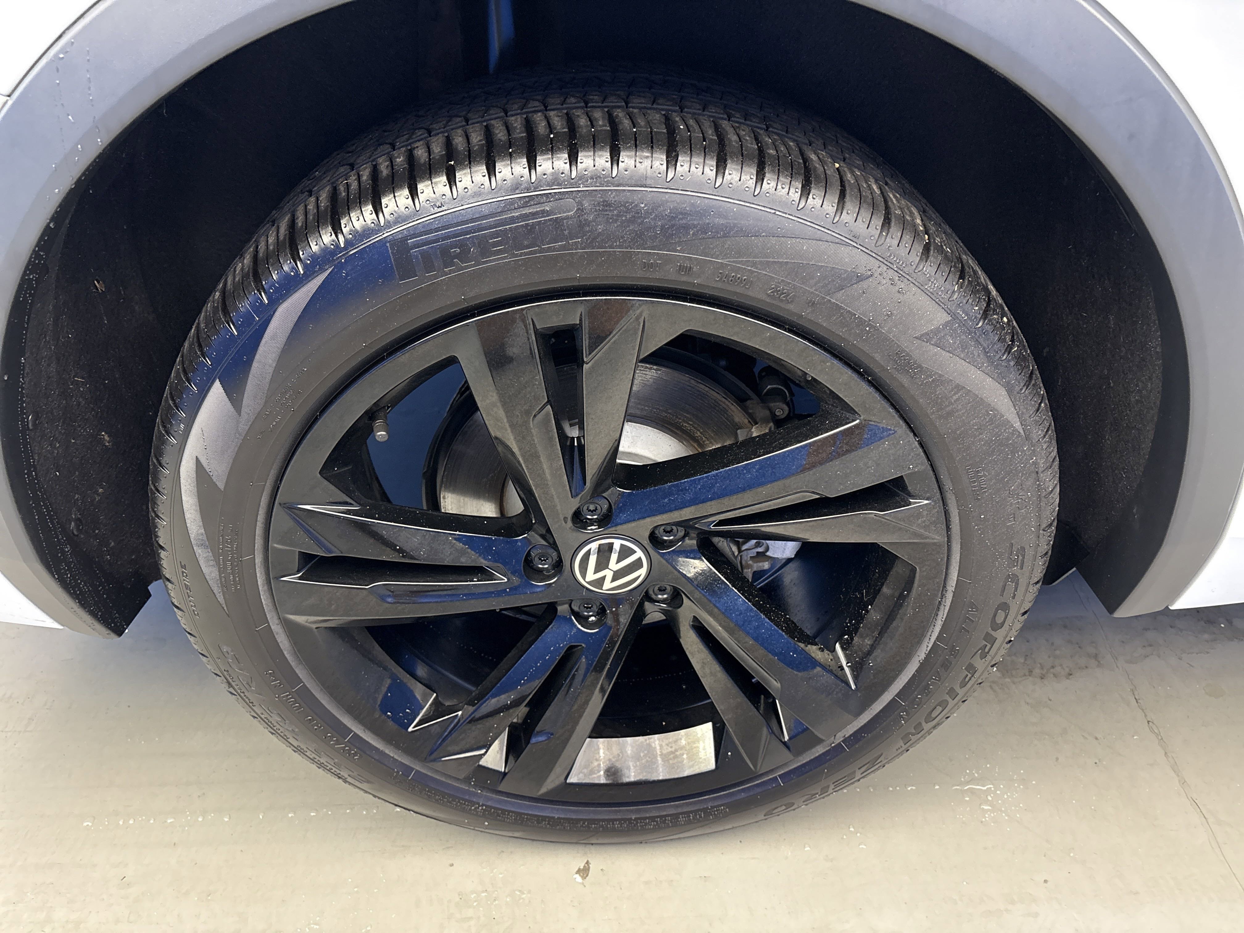 2024 Volkswagen Tiguan SE R-Line Black photo 6