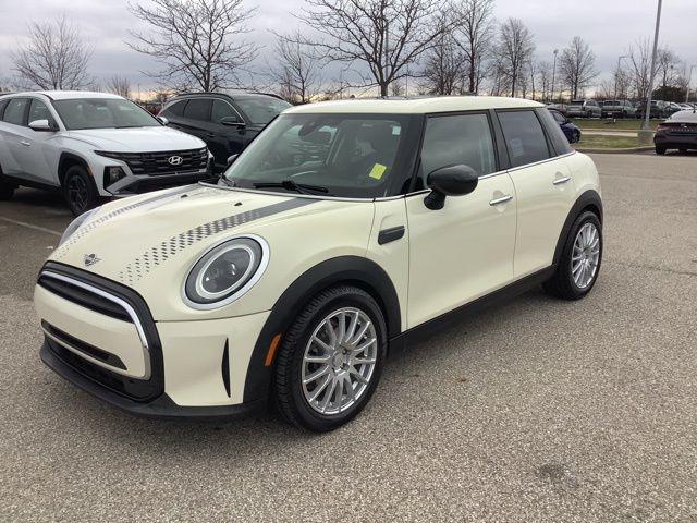 2023 MINI Hardtop 4 Door Base's photo