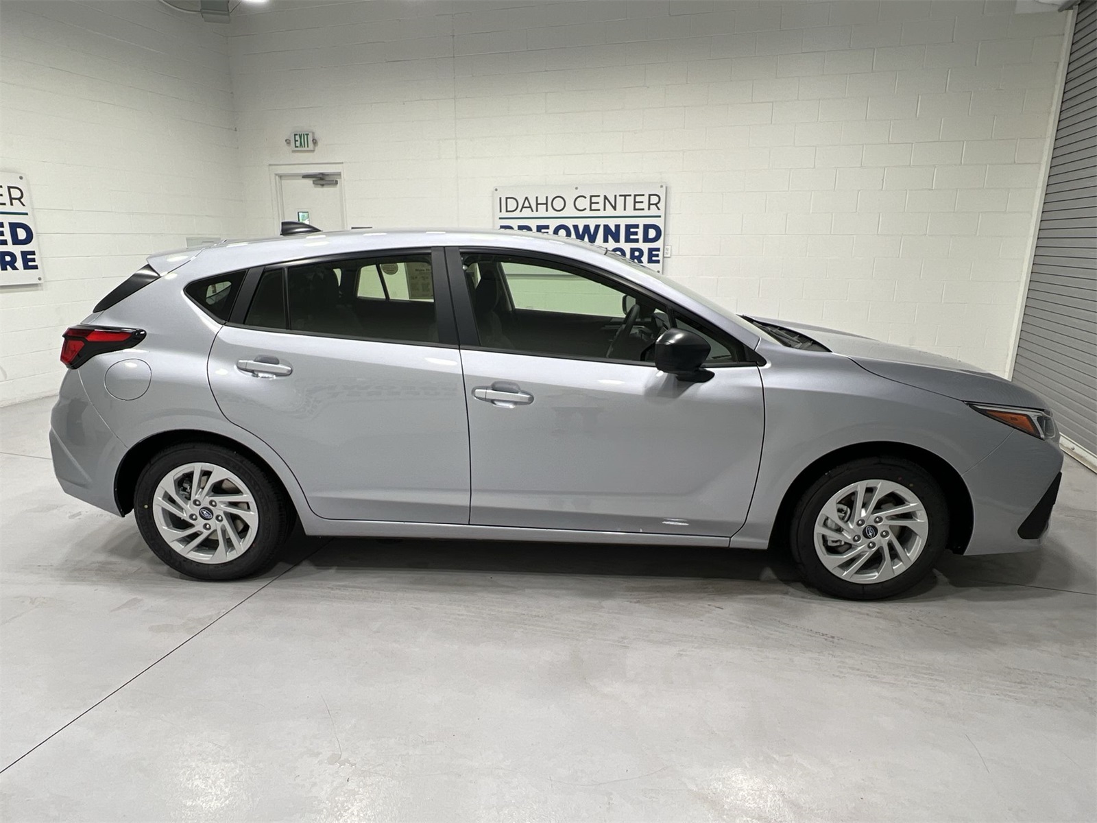 2025 Subaru Impreza Base photo 8