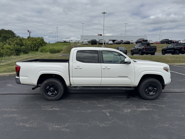 2021 Toyota Tacoma SR5 photo 2