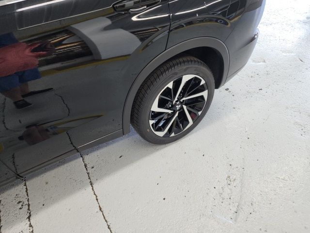 2023 Mitsubishi Outlander PHEV SEL photo 4