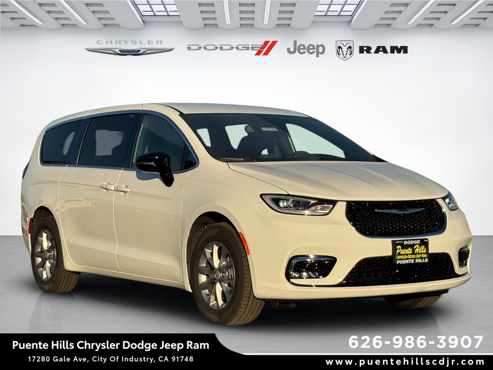 2026 Chrysler Pacifica Select's photo